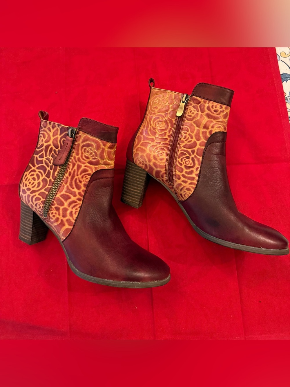 L’Artiste Women's Burgundy Floral Pattern Leather Ankle Boots